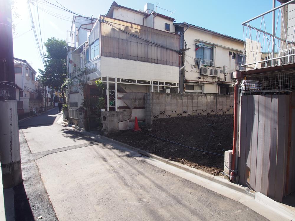 Local photos, including front road. Local (12 May 2013) Shooting