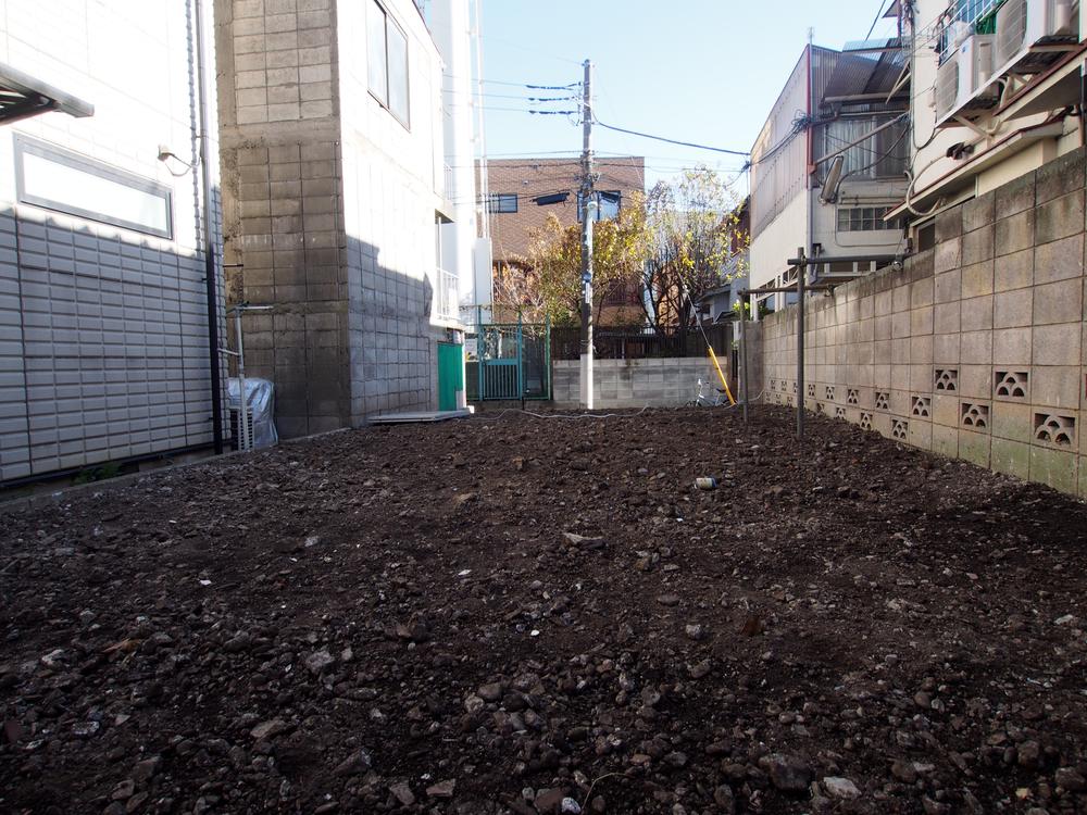 Local appearance photo. Local (12 May 2013) Shooting