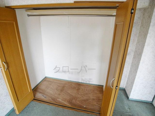 Receipt. Western style room closet