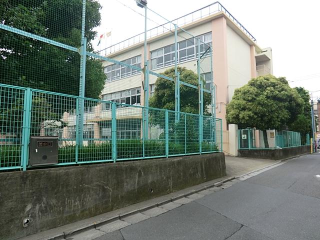Primary school. Suginami Ward Suginami sixth elementary school up to 200m