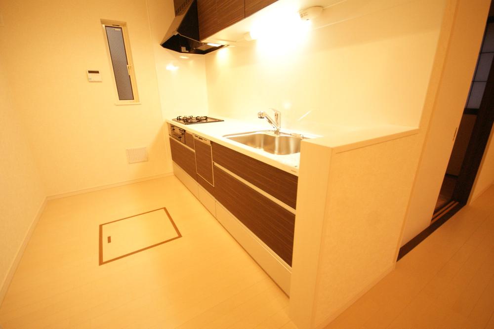 Same specifications photo (kitchen). Full storage capacity of large joy is proud to wife. (Example of construction)