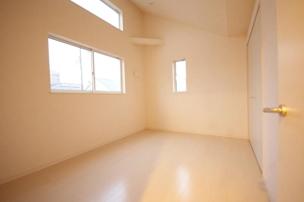 Same specifications photos (Other introspection). It is abundantly incorporating Bright room chroma light. (Example of construction)