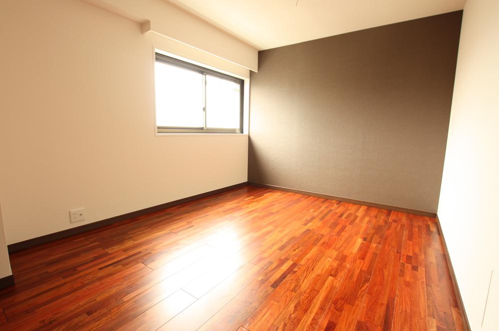 Non-living room. Use the color cross the accent of the room