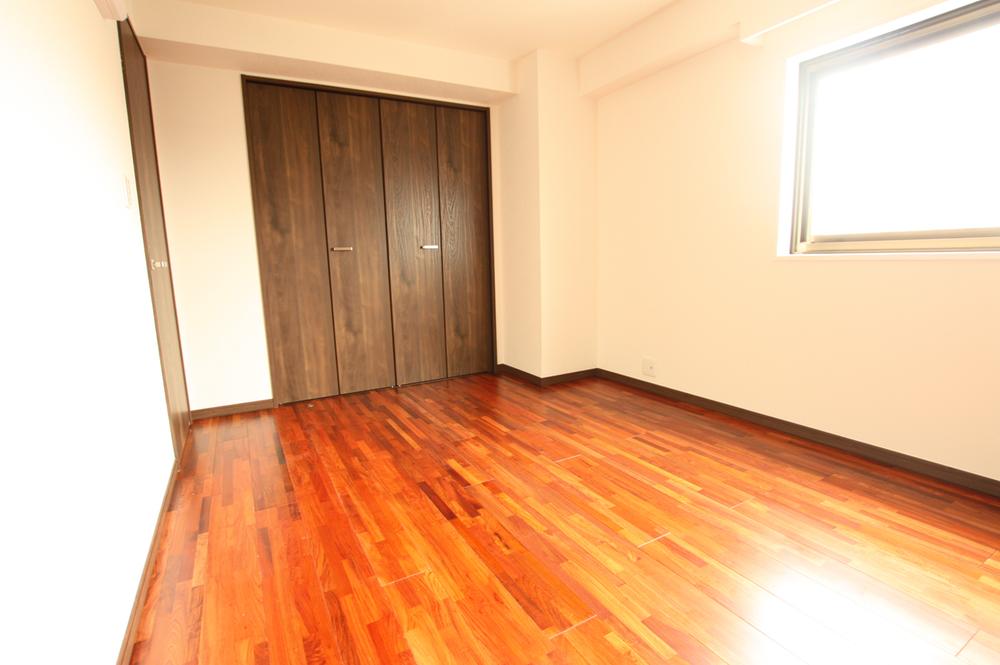 Non-living room. House feel the warmth