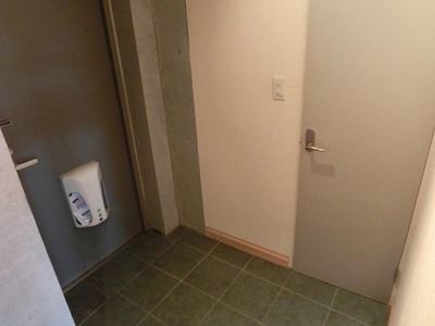 Entrance. Entrance sparse