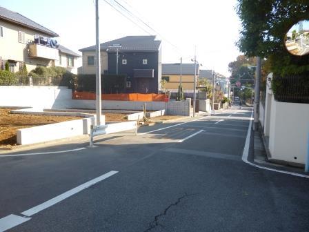 Local photos, including front road. Local (November 16, 2013) Shooting