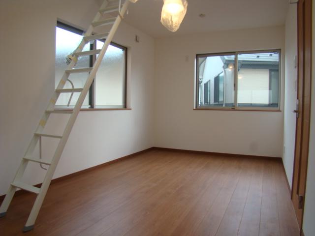 Living. Indoor (09 May 2012) shooting