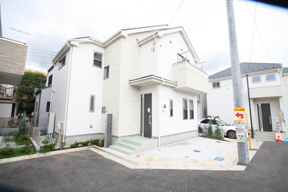 Local appearance photo. Local (10 May 2013) Shooting