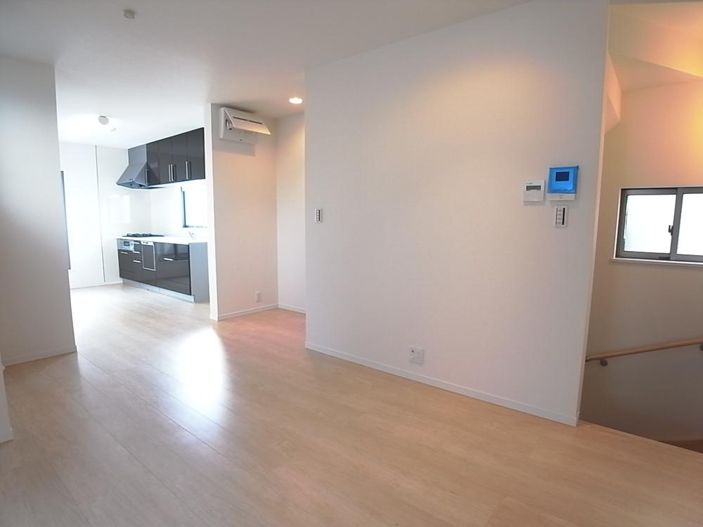 Same specifications photos (living)