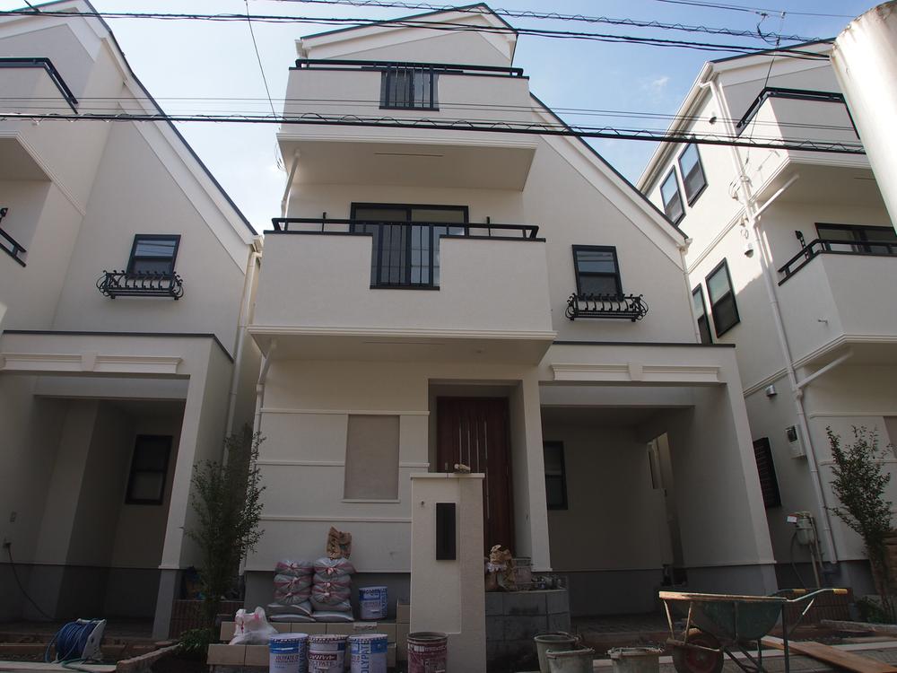 Local appearance photo. Local (10 May 2013) Shooting