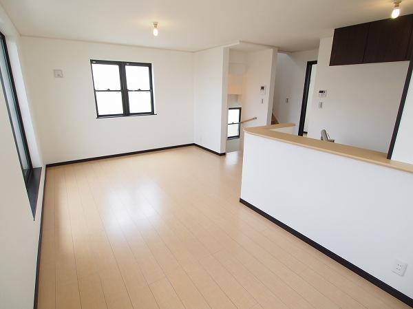 Same specifications photos (living). Same specifications