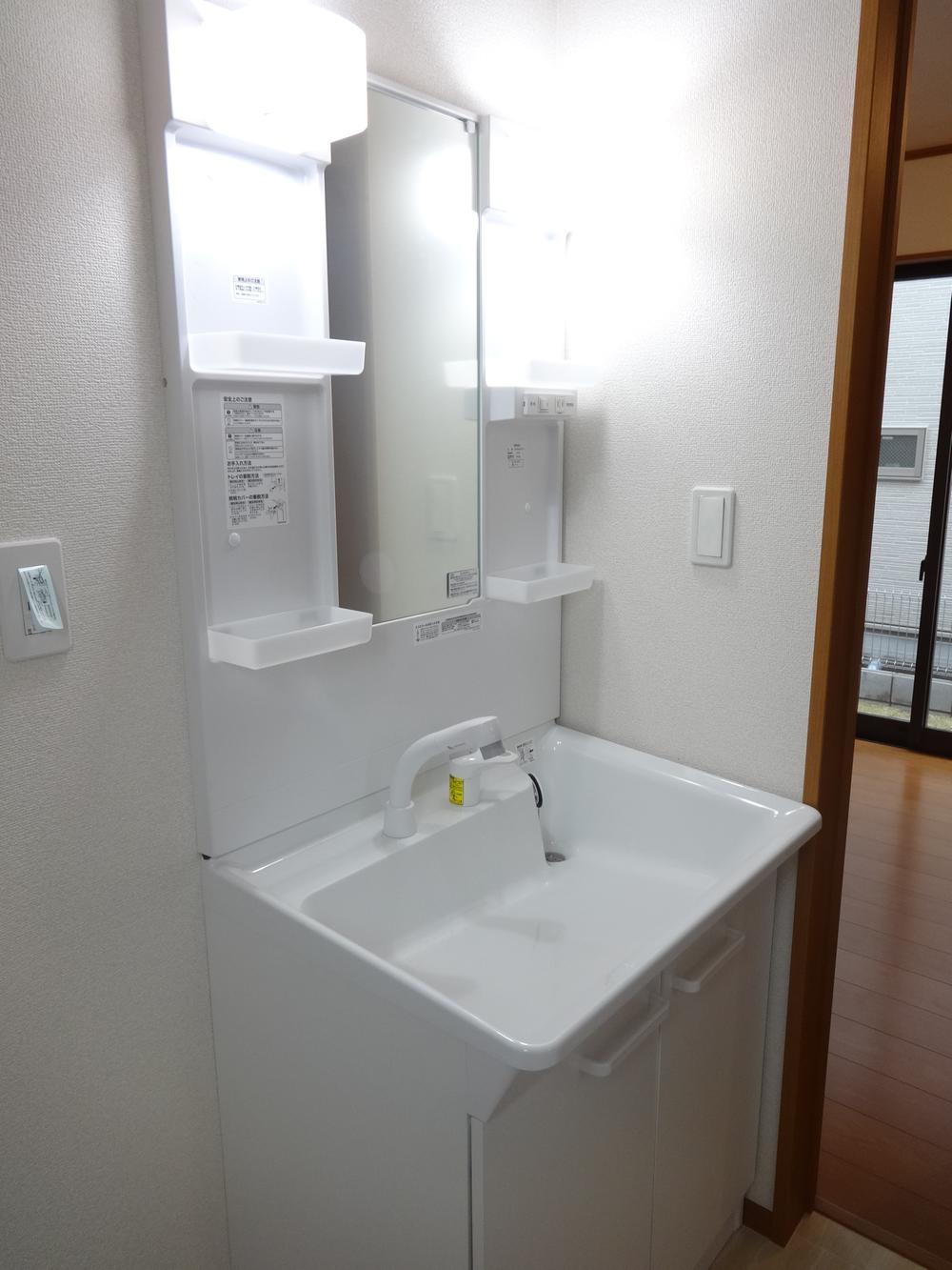 Wash basin, toilet. Indoor (12 May 2013) Shooting