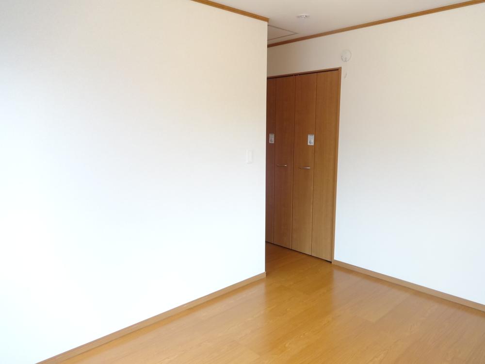 Non-living room. Indoor (12 May 2013) Shooting