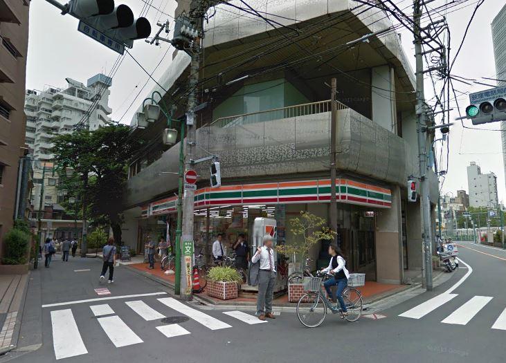 Convenience store. 2-minute walk