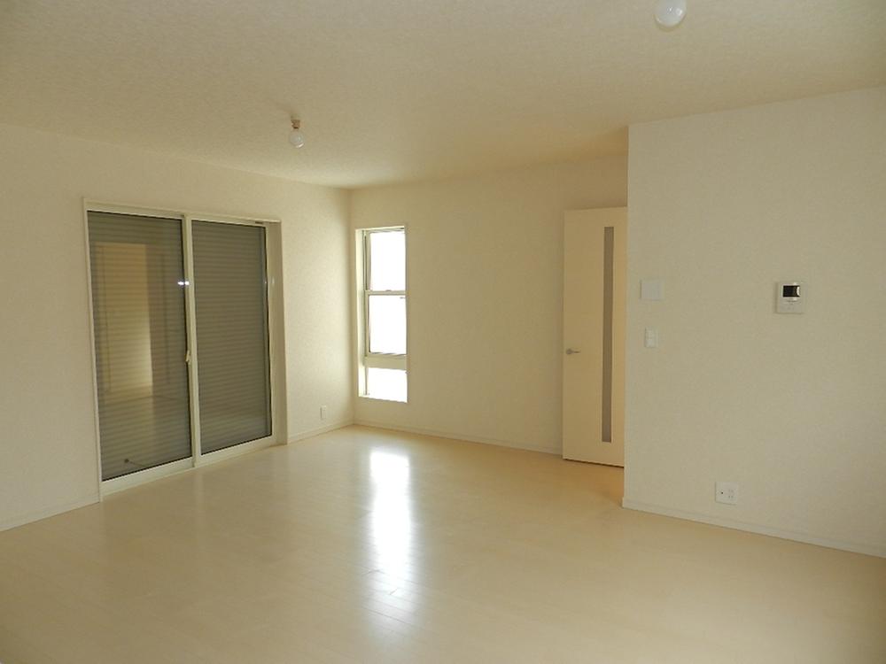 Living. Counter Kitchen Living