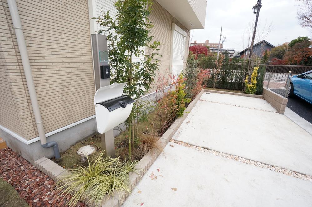 Parking lot. Car space we have secured two minutes. It is also possible parking big car.