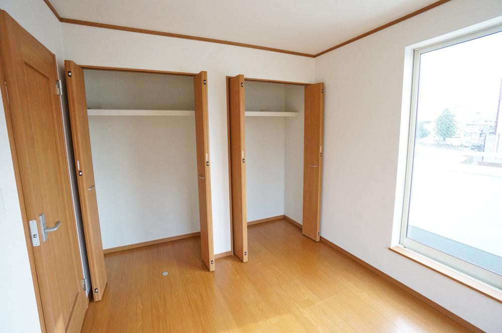 Non-living room. A Western-style storage capacity there has been with 3 rooms on the second floor. So also there Western 4.5 Pledge on the first floor, Floor is 4LDK.