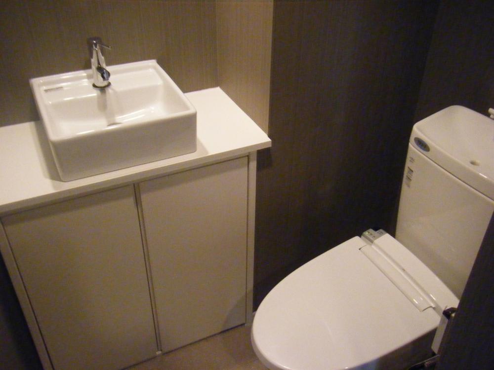 Toilet. Indoor (11 May 2013) Shooting