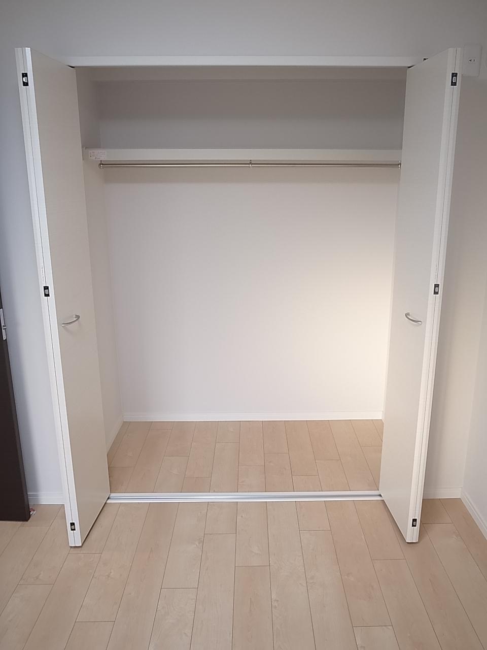 Receipt. Closet (Western-style 5.9 Pledge)