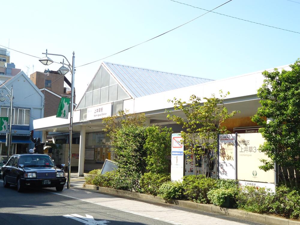 station. Seibu Shinjuku Line "Kamiigusa" symbol of 320m street to the station ・ There is a Gundam image, Train train melody flow in the theme song of Gundam.