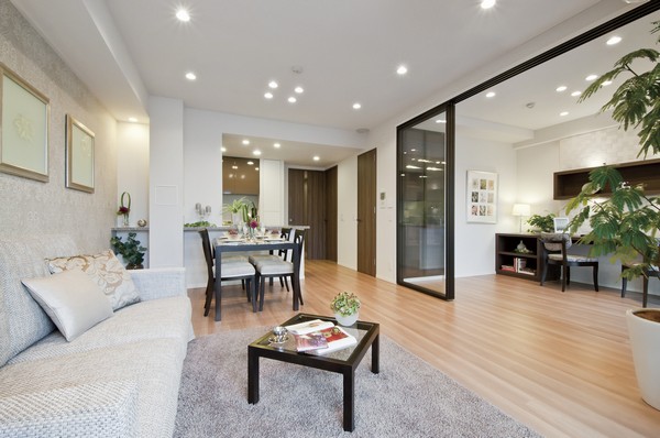 Sophisticated interior living ・ Directing dining to high-quality space