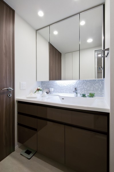 Wash room where artificial marble counters and the bowl has adopted a beautiful wash bowl that is integrated