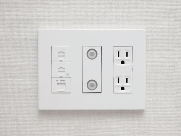 Other.  [Multi-media outlet] Power supply and TV ・ phone ・ We established a multi-media outlet with an integrated Internet terminal.