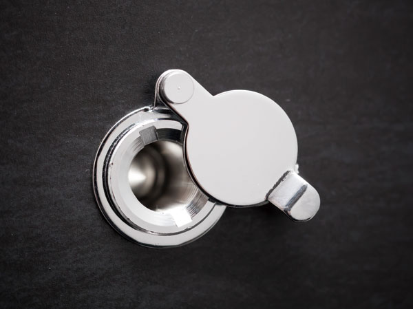 Security.  [Security scope] Even peek from the outside has been adopted with a back cover can not be confirmed occupancy.