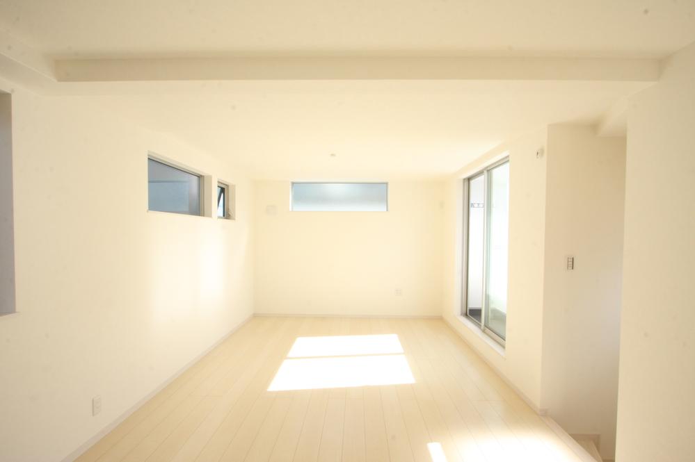 Same specifications photos (living). Living space of white keynote. Keep a bright space.