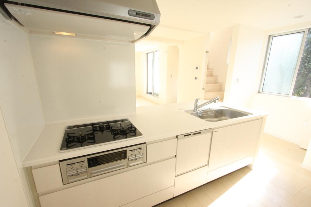 Same specifications photo (kitchen). Support the busy mom in with dish washing dryer