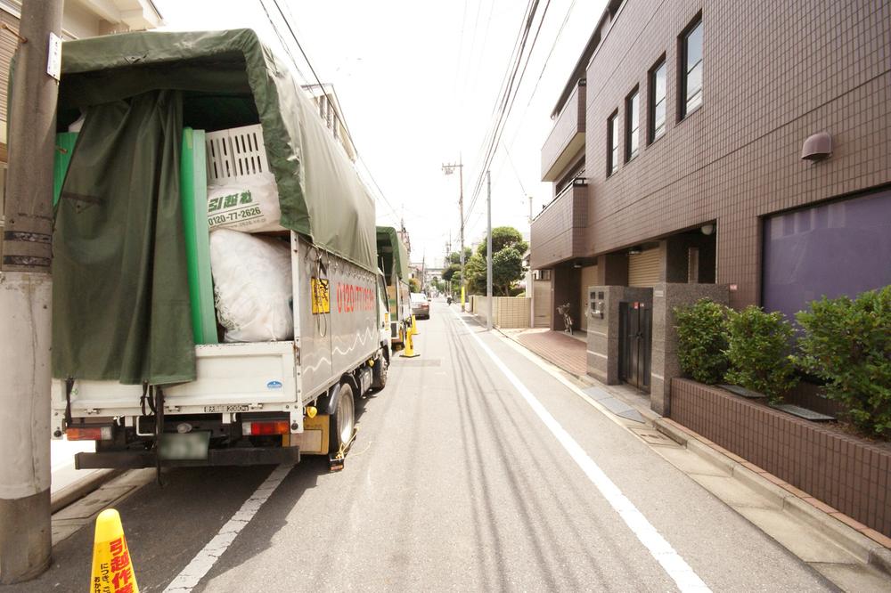 Local photos, including front road. Front road is facing the spacious 5.4m public roads.