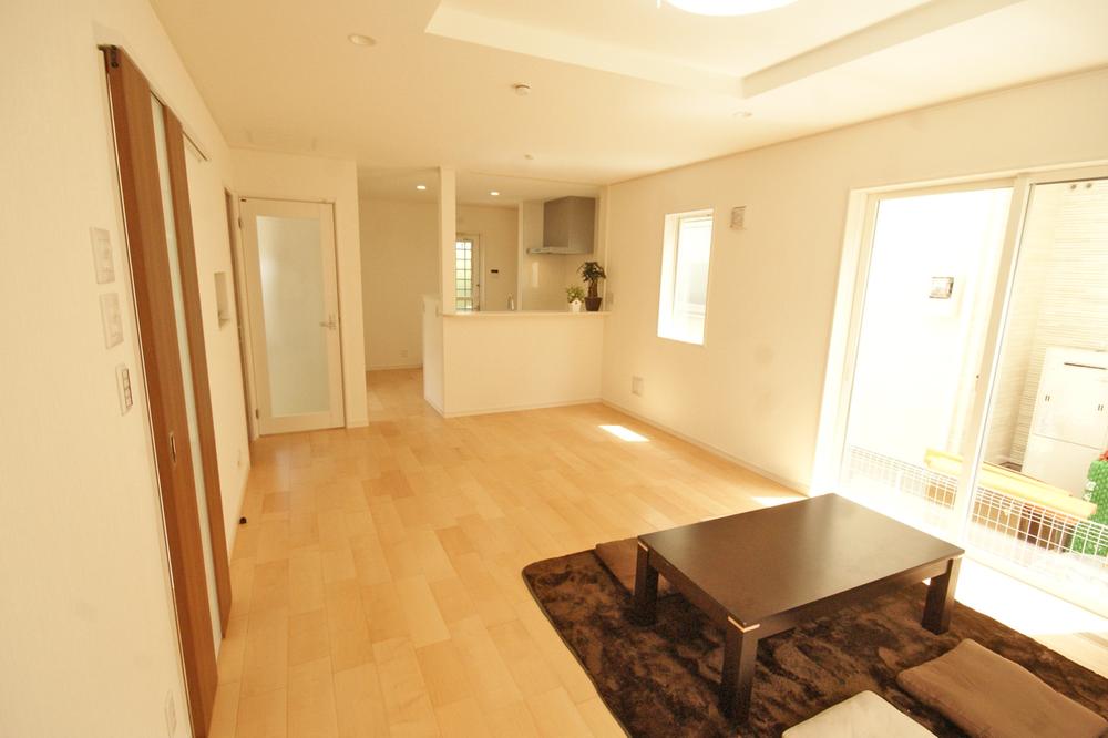 Living. Spacious living room is located in quire 17