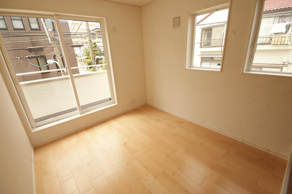 Non-living room. Western-style is 5 Pledge. There is also stored securely.