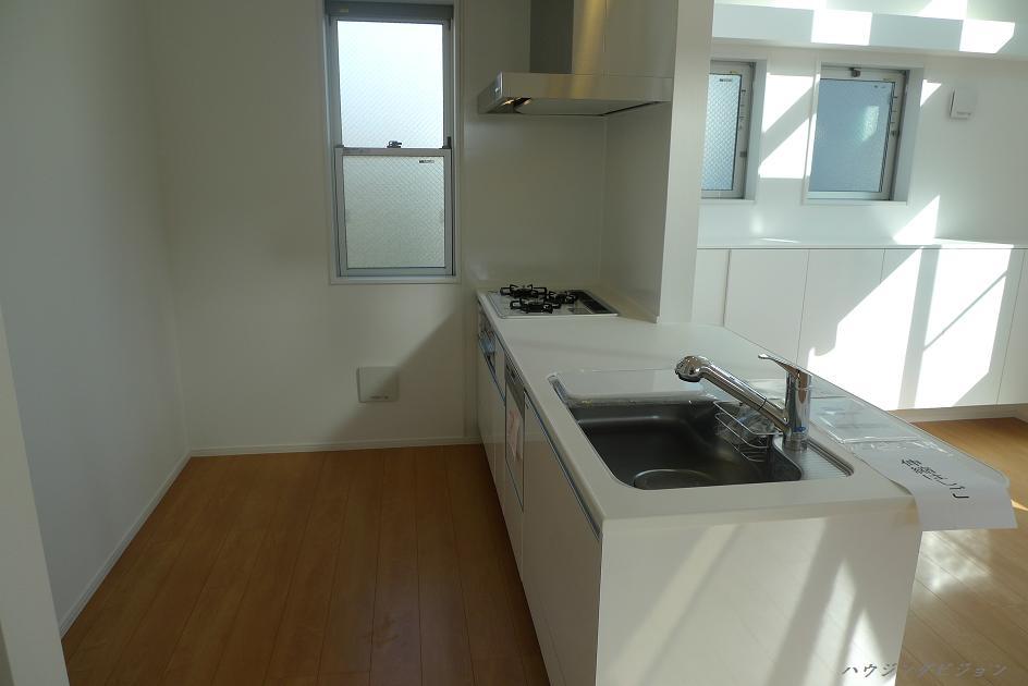 Same specifications photo (kitchen). (Kitchen) construction cases