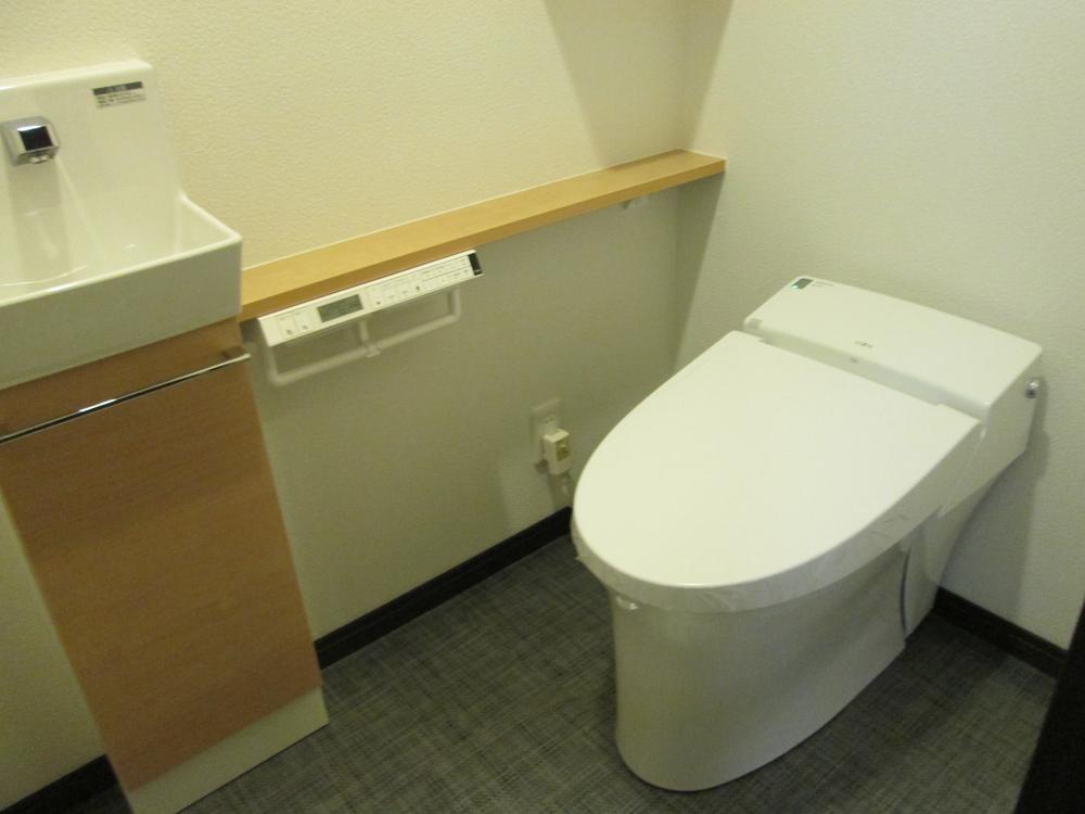 Toilet. Indoor (11 May 2013) Shooting