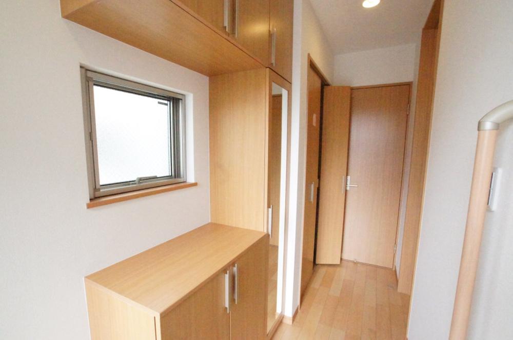 Same specifications photos (Other introspection). It will be construction cases around the entrance.