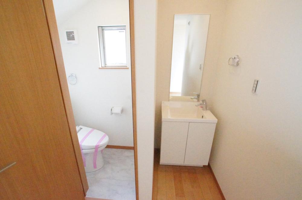 Same specifications photos (Other introspection). It will be in the toilet of construction cases. A shower.