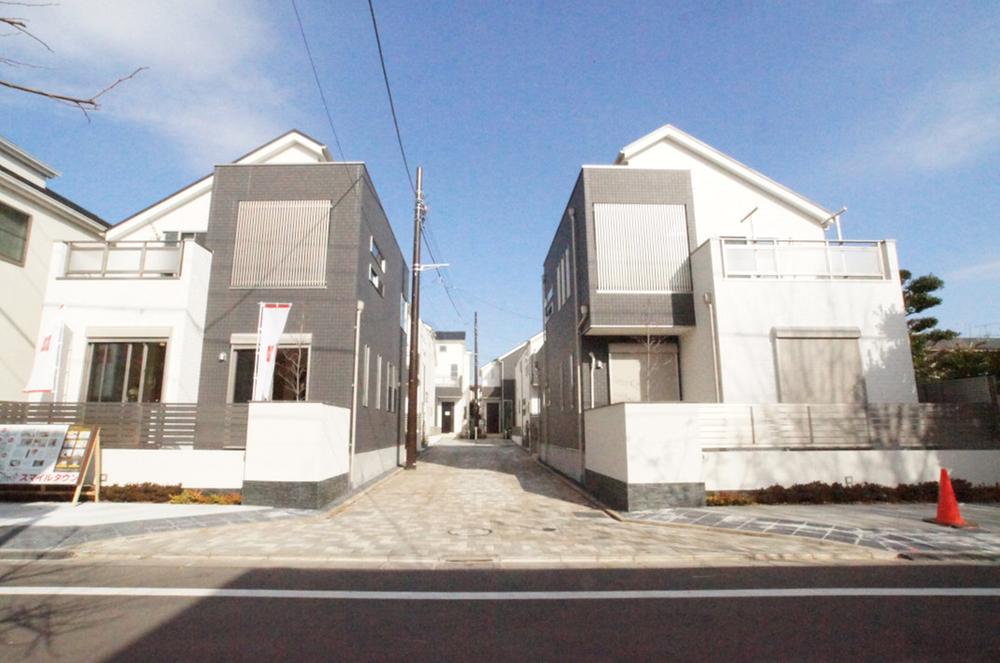 Same specifications photos (appearance). Newly built single-family Suginami Nishiogiminami 4-chome. All two buildings site. This photo will be in construction cases. Center line is a good location of "Nishiogikubo" station walk 9 minutes. Because there is a property where you can see the construction example to your local, Please feel free to contact.