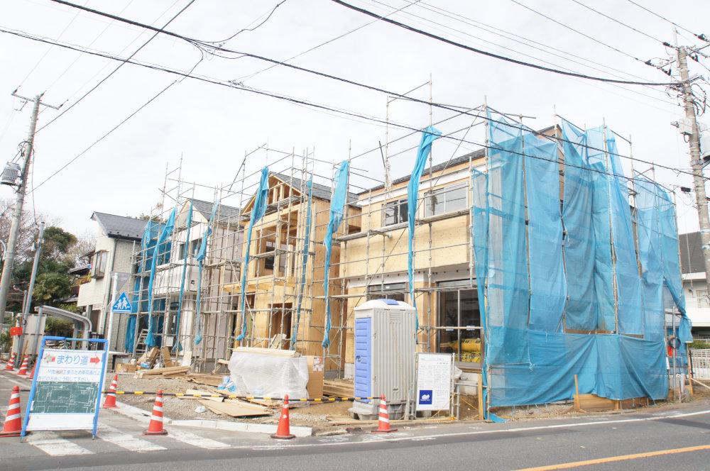 Local appearance photo. The surrounding environment is a leafy quiet residential area.