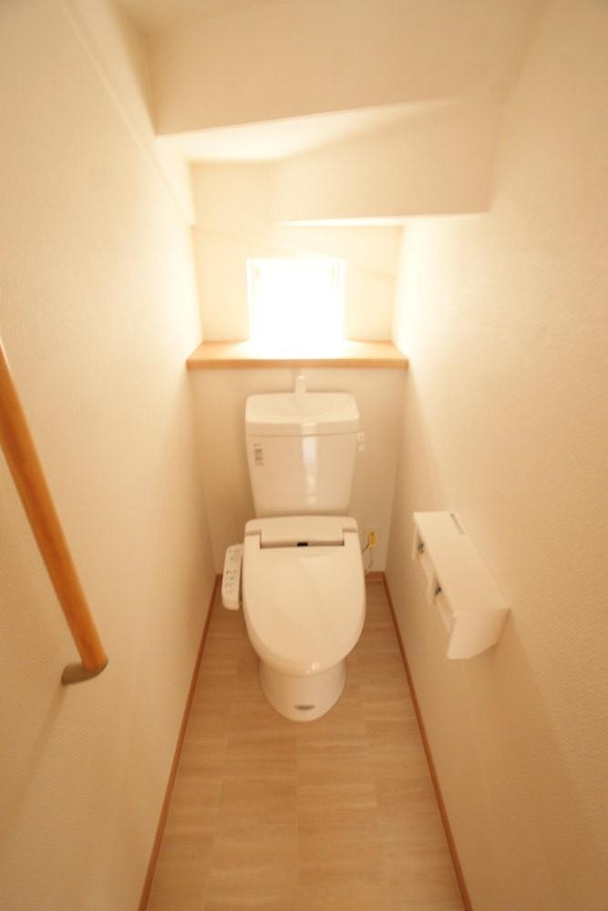 Same specifications photos (Other introspection). It will be in the toilet of construction cases. A shower.