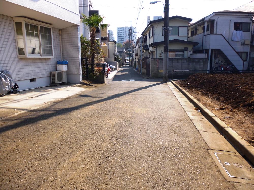 Local photos, including front road. Frontal road