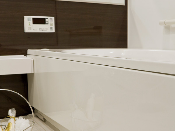 Other.  [Low-floor type tub] Stride easy to 450mm below the apron high. It is a tub of safe height to the elderly from children.