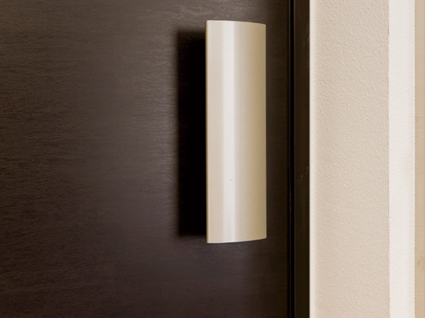 Other.  [Push-pull handle] To the entrance door, Push ・ Adoption of a push-pull handle that can be easily opened and closed by a simple operation of only draw.