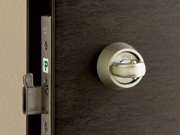 Security.  [Thumb turn turning measures] Adopt a difficult crime prevention thumb that are unlocked even with tools such as wire from the outside.  ※ All the published photograph of the same specification