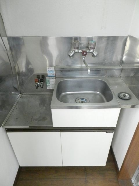 Kitchen. Gas stove can be installed.