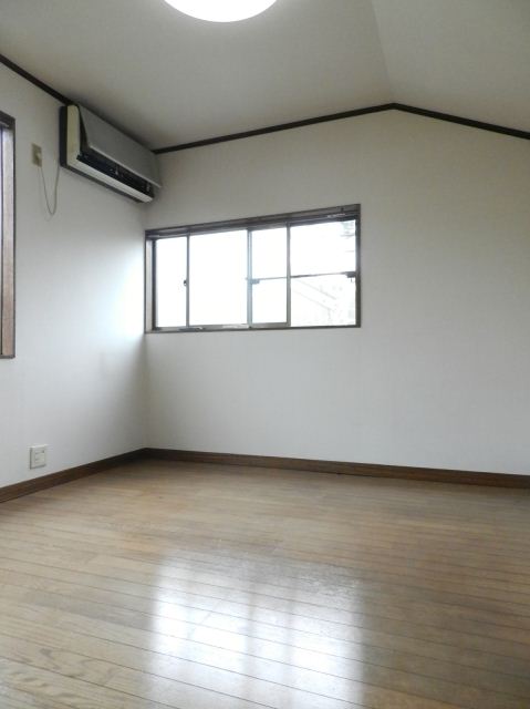 Living and room. It is a two-sided lighting in two Kaikaku room.