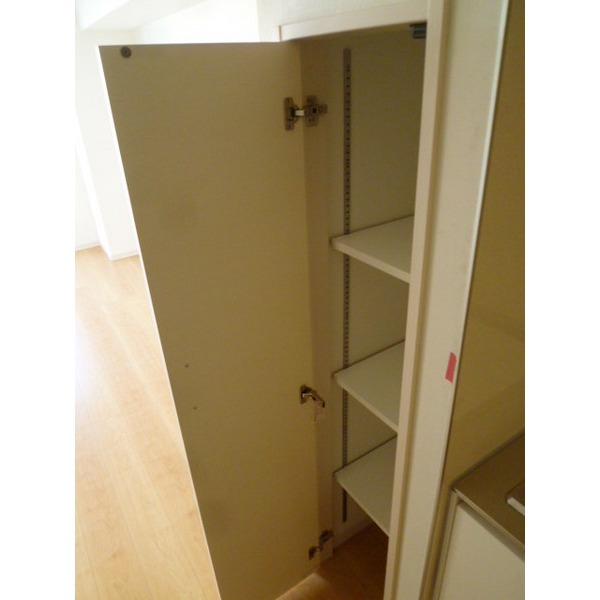 Receipt. With storage shelves!