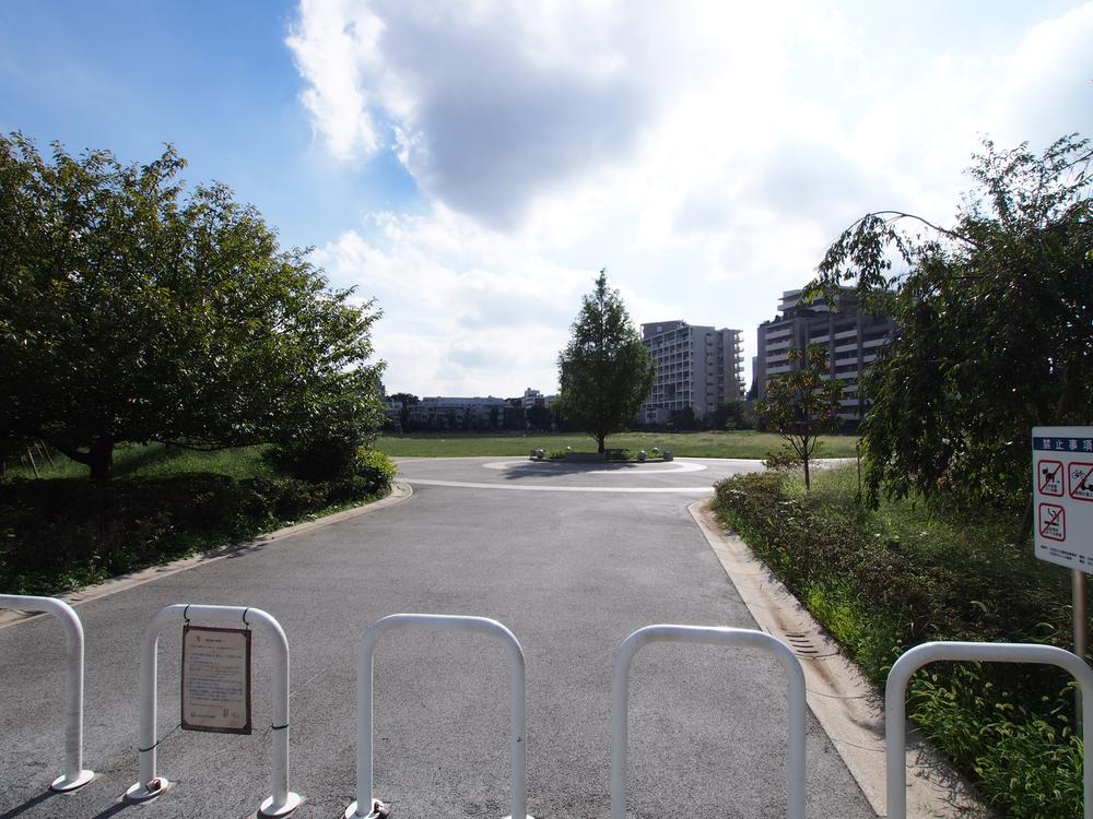 park. 860m to Suginami Ward Momoi Harappa Park