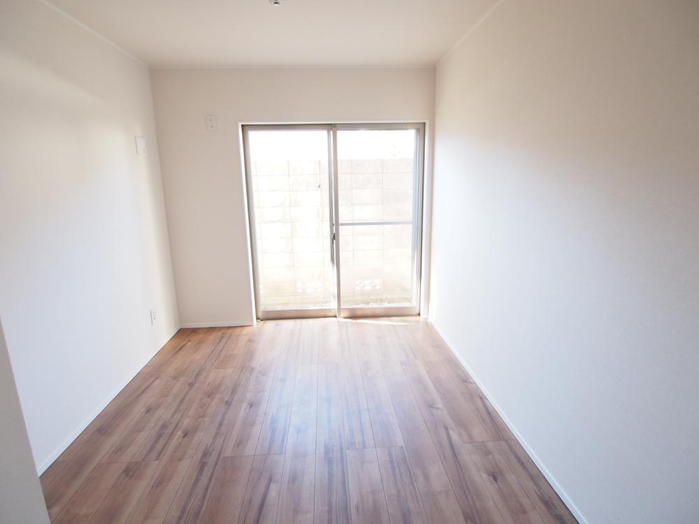 Non-living room. Local (12 May 2013) Shooting