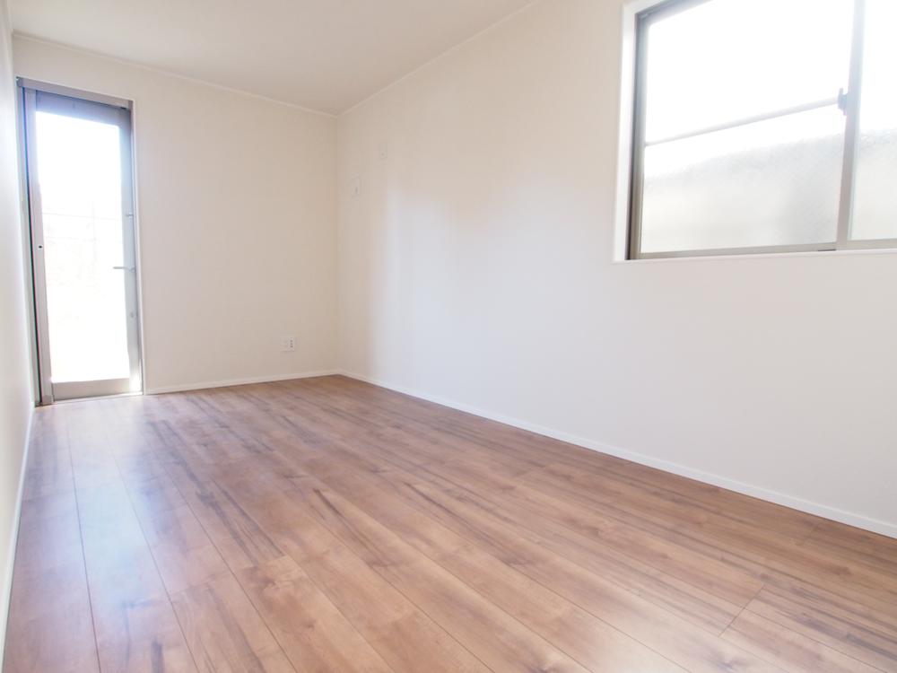 Non-living room. Indoor (12 May 2013) Shooting